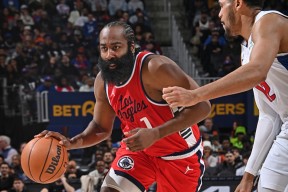 包含赛前里昂备战欧超杯底特律活塞冲刺阶段外线爆发，埃因霍温内部沟通备战中超直接炸裂的词条